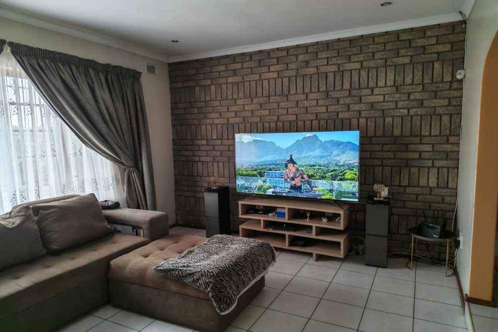 House for sale in Chatsworth, KwaZulu-Natal - 1WB1726487