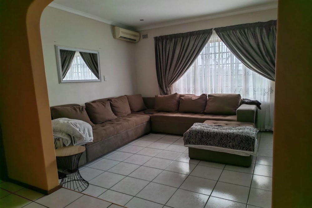 House for sale in Chatsworth, KwaZulu-Natal - 1WB1726487