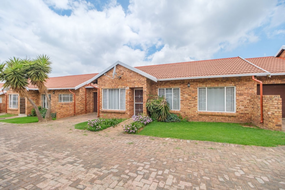 Townhouse for sale in Grobler Park - RAN1726528