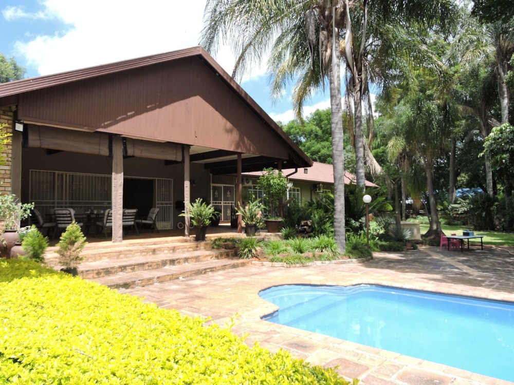 Smallholding for sale in Rustenburg Rural - 1RU1726729