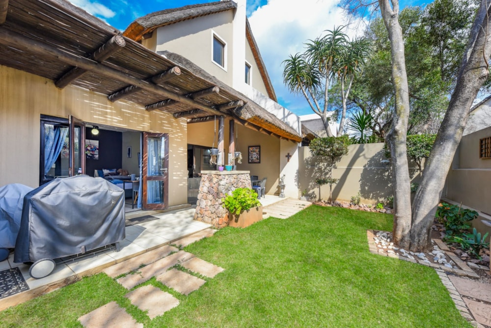 Townhouse to rent in Douglasdale - FYL1726631