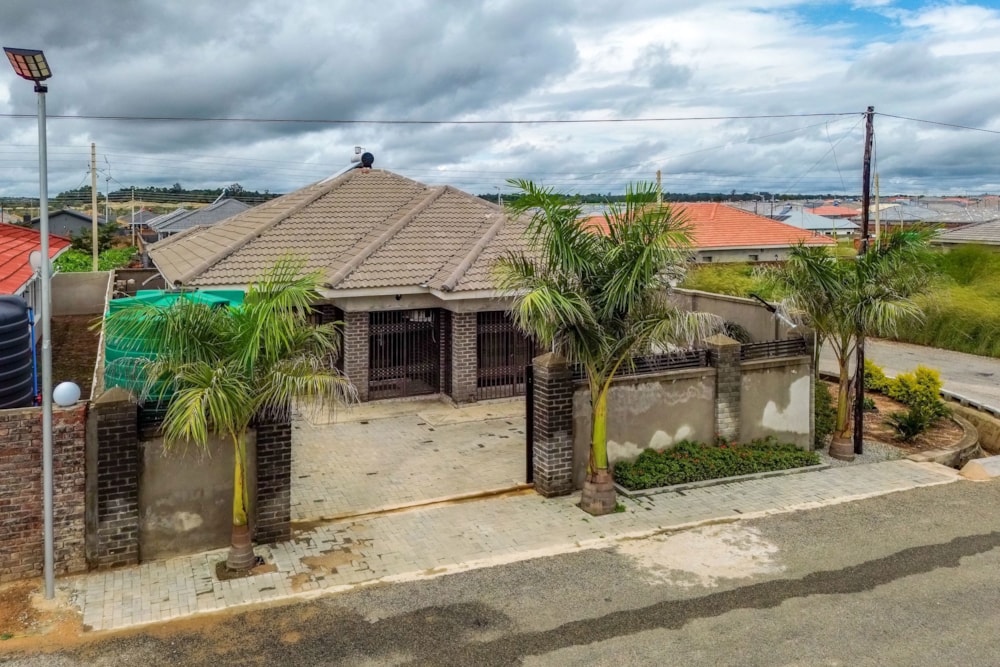 House for sale in Harare, Zimbabwe - 3ZB1726630