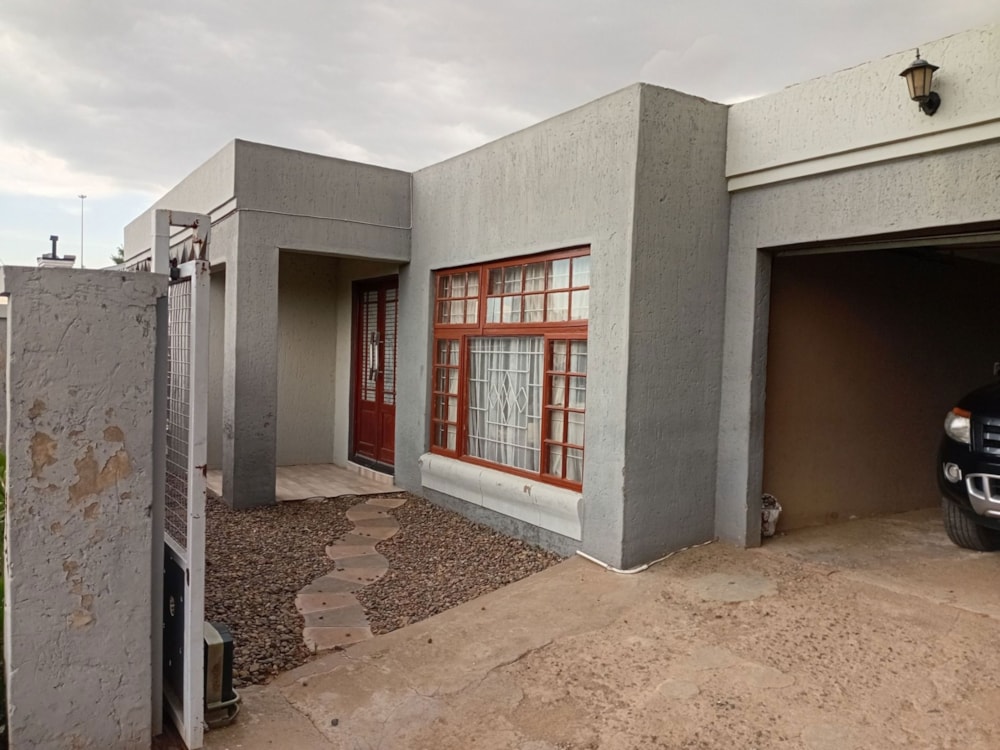 House for sale in Bloemside - 1BX1726701