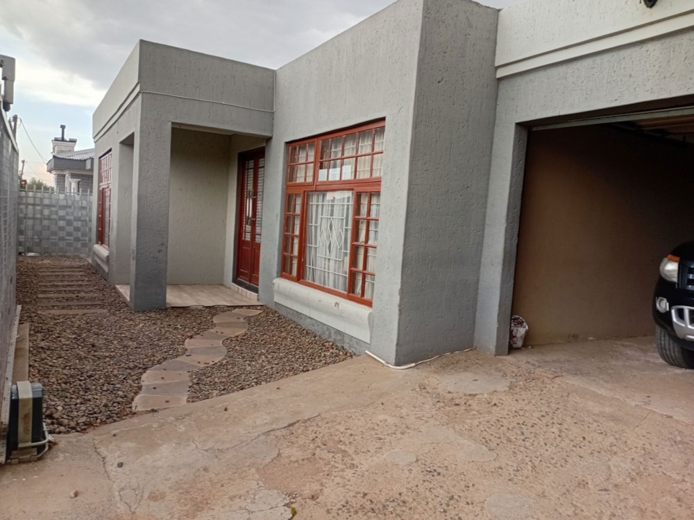 House for sale in Bloemside - 1BX1726701