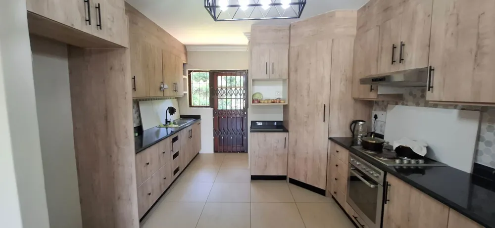 House let in Hillcrest Park - 1KF1726678