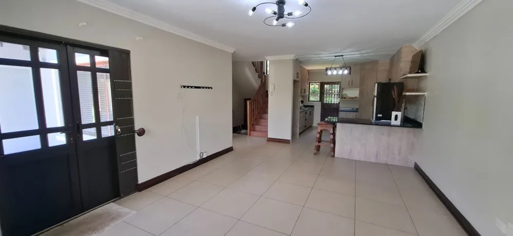House let in Hillcrest Park - 1KF1726678