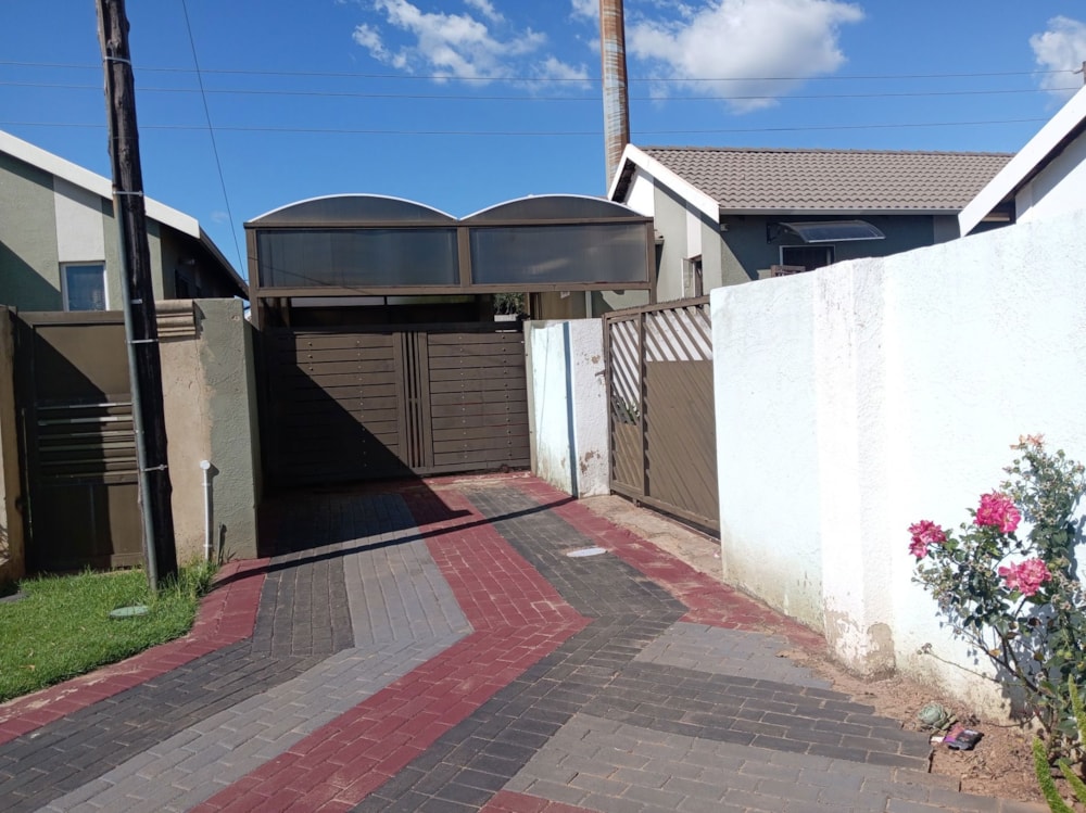 House for sale in Stretford - 1VT1727316