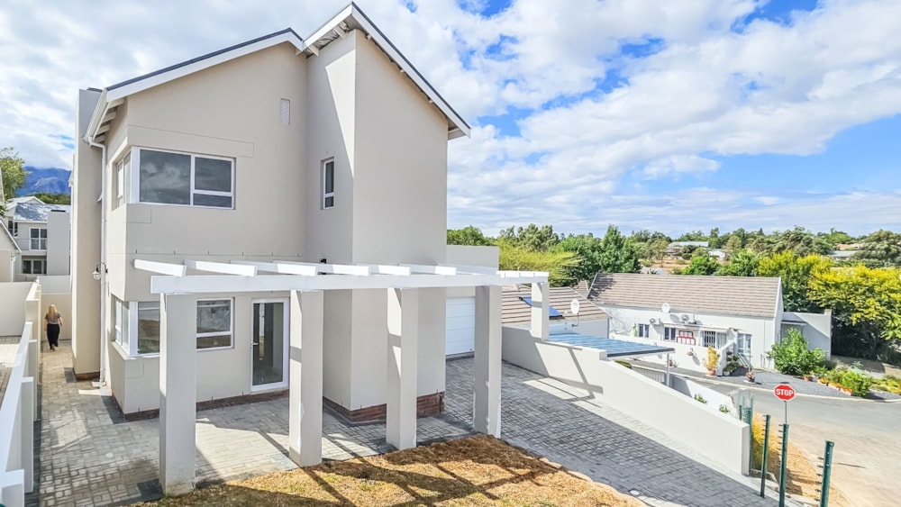 Double-storey house to rent in Wellington North - TKL1726808