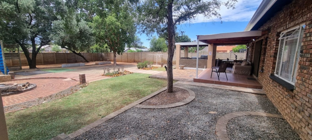 House for sale in Verwoerdpark, Kimberley - 1KJ1726811