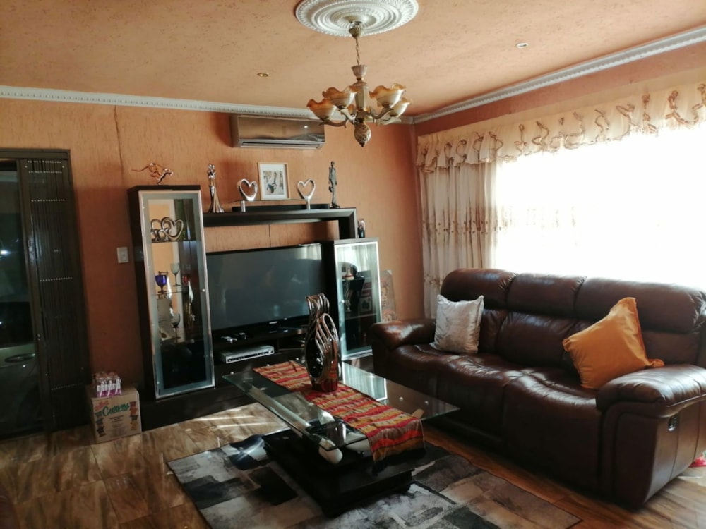 House for sale in Duduza - 1SP1726941