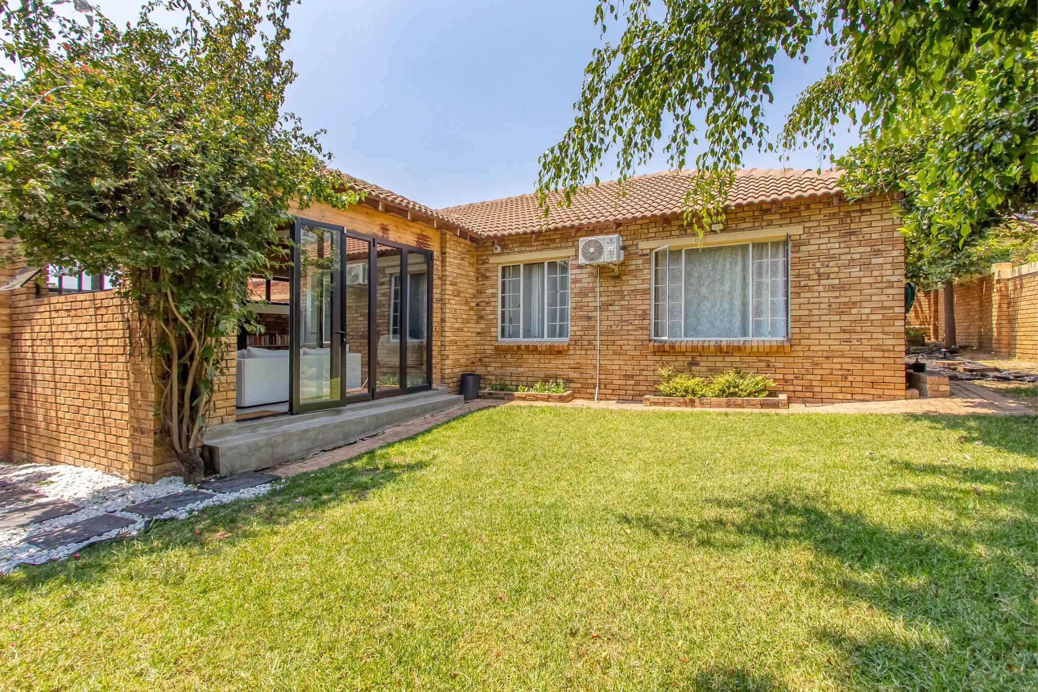 Townhouse for sale in North Riding - FW1727193