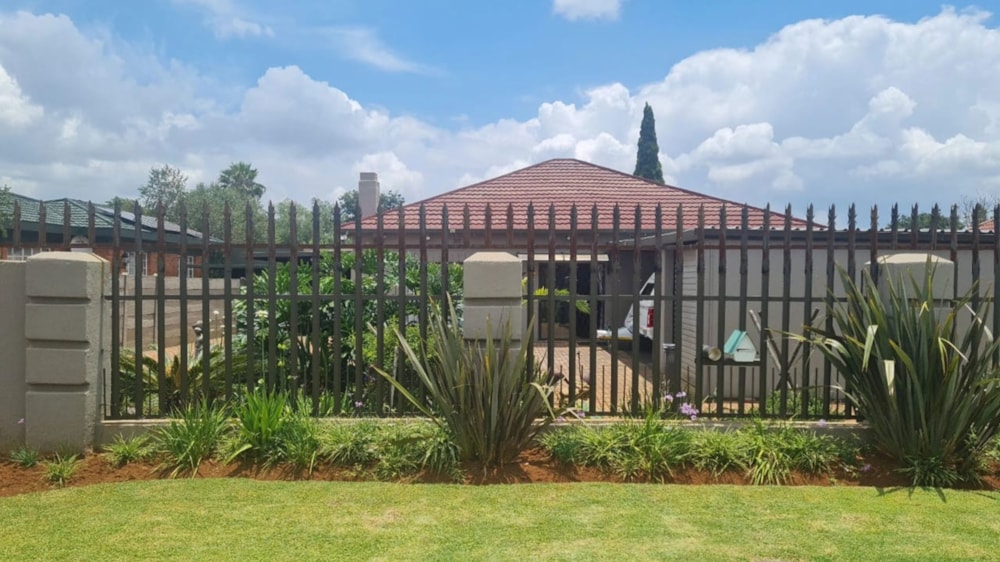 House for sale in Selection Park - 1SP1727063