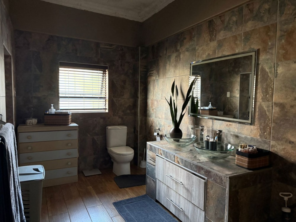 House for sale in Selection Park - 1SP1727063