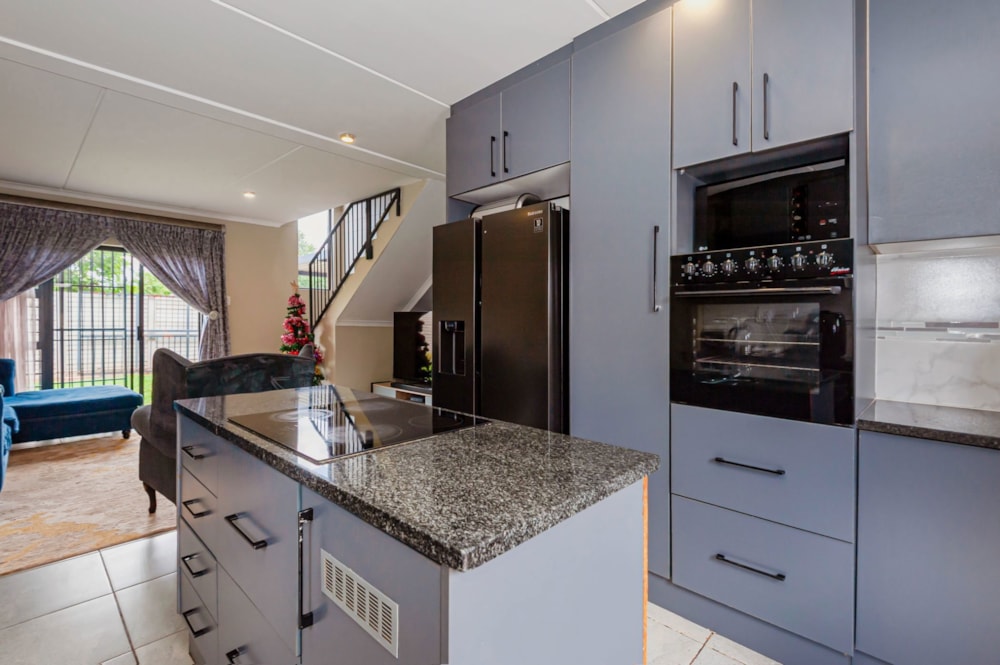 Double-storey house to rent in Albertsdal - 1GV1727067