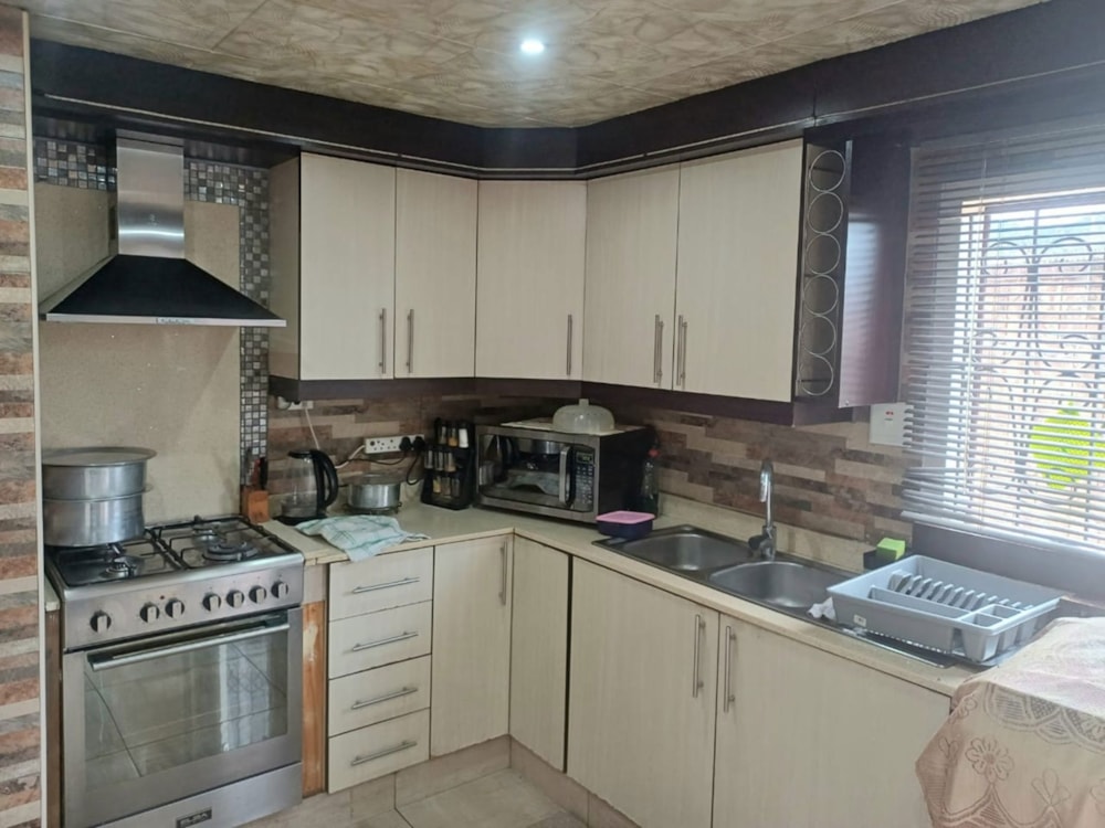 House for sale in Trenance Manor - 1DA1727277