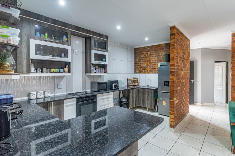 Townhouse for sale in White River - 1WR1727335