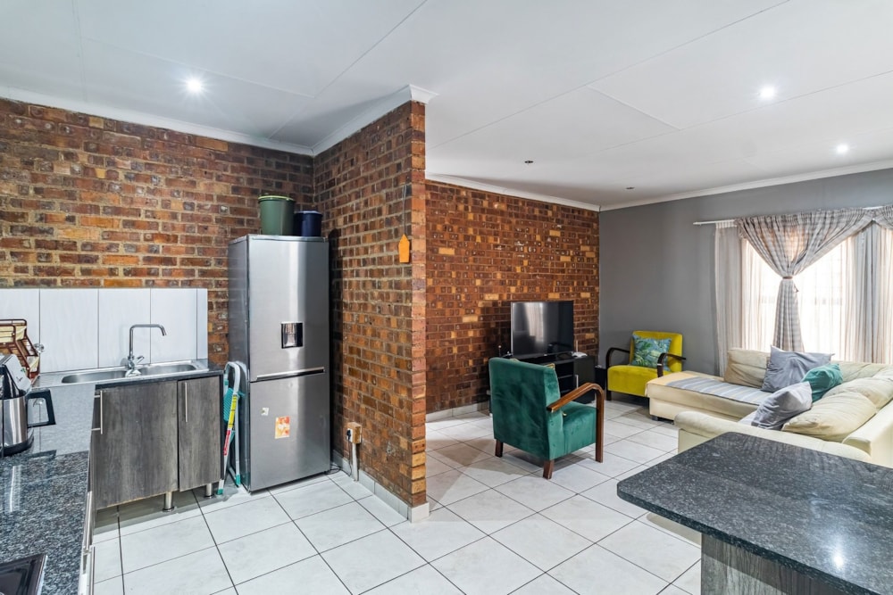 Townhouse for sale in White River - 1WR1727335