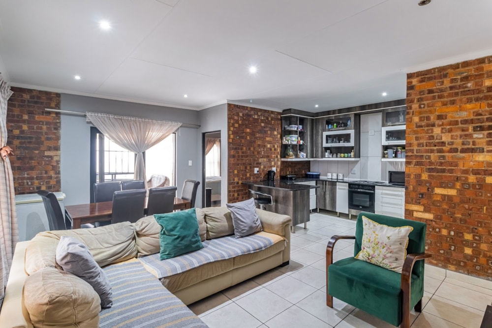 Townhouse for sale in White River - 1WR1727335