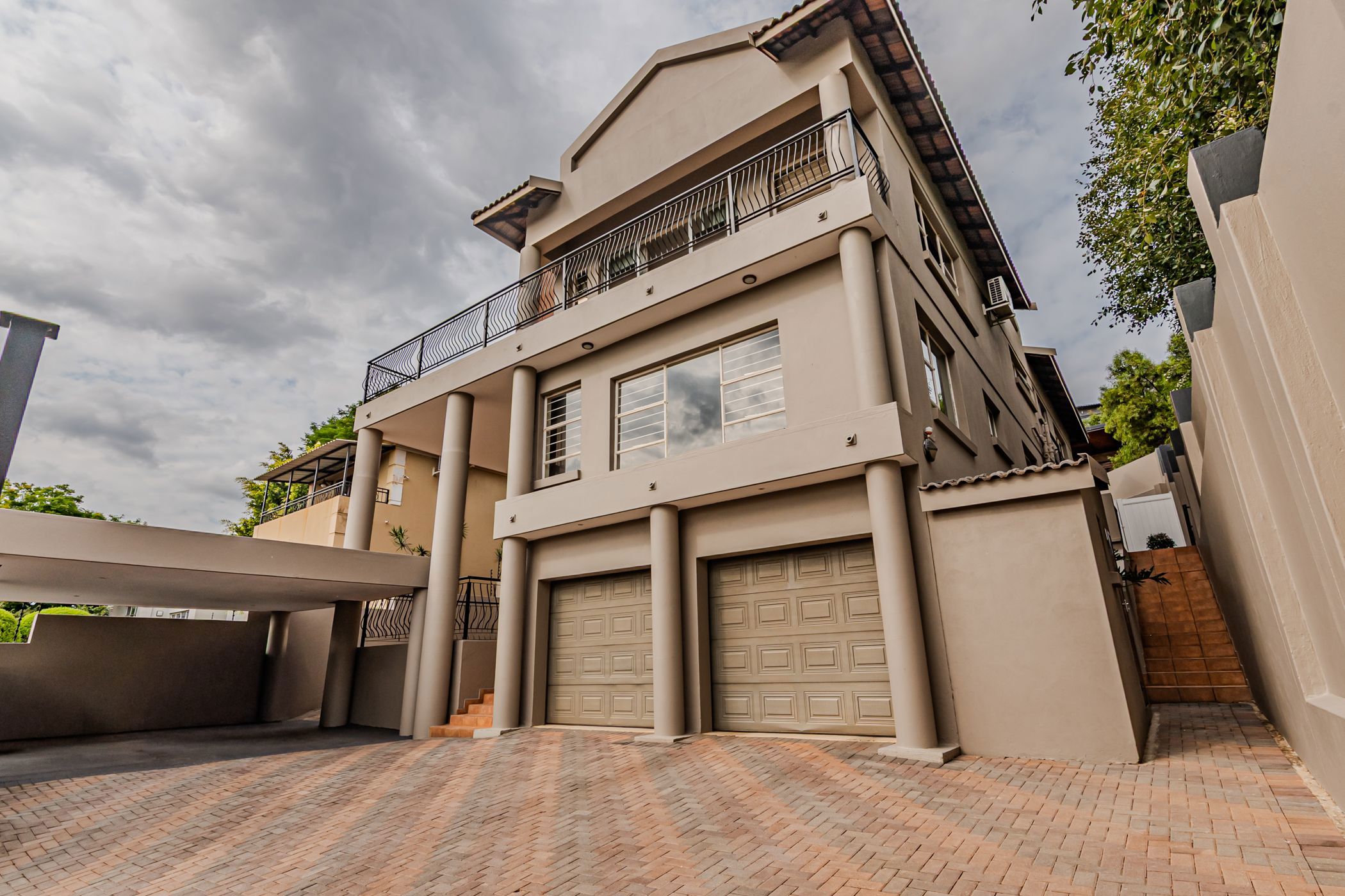 Double-storey house for sale in Olympus AH - PT1727880