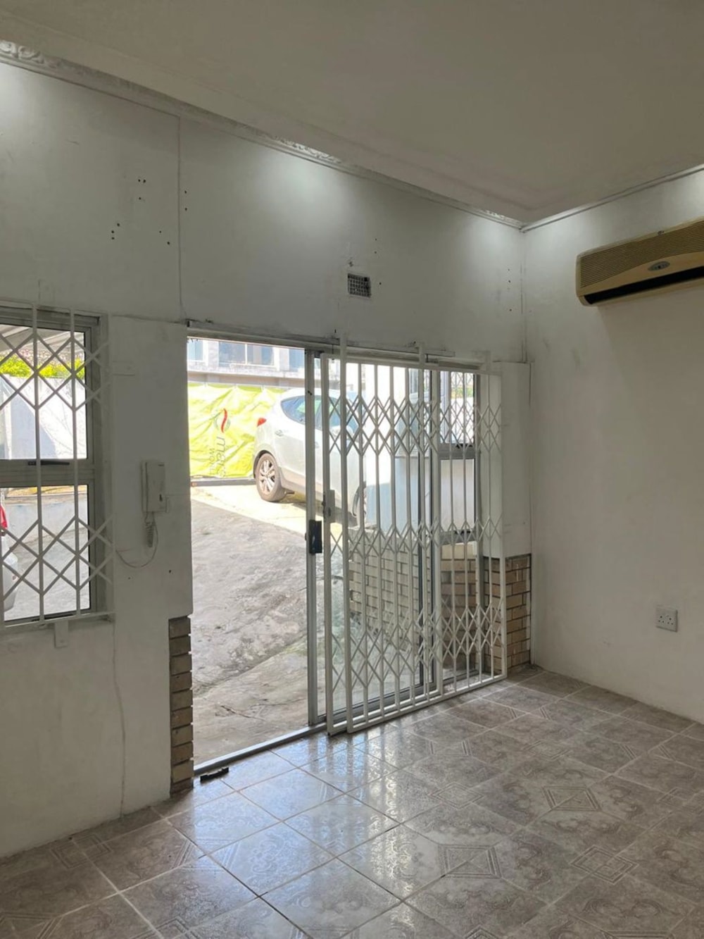 House for sale in Shastri Park - 1ND1727332