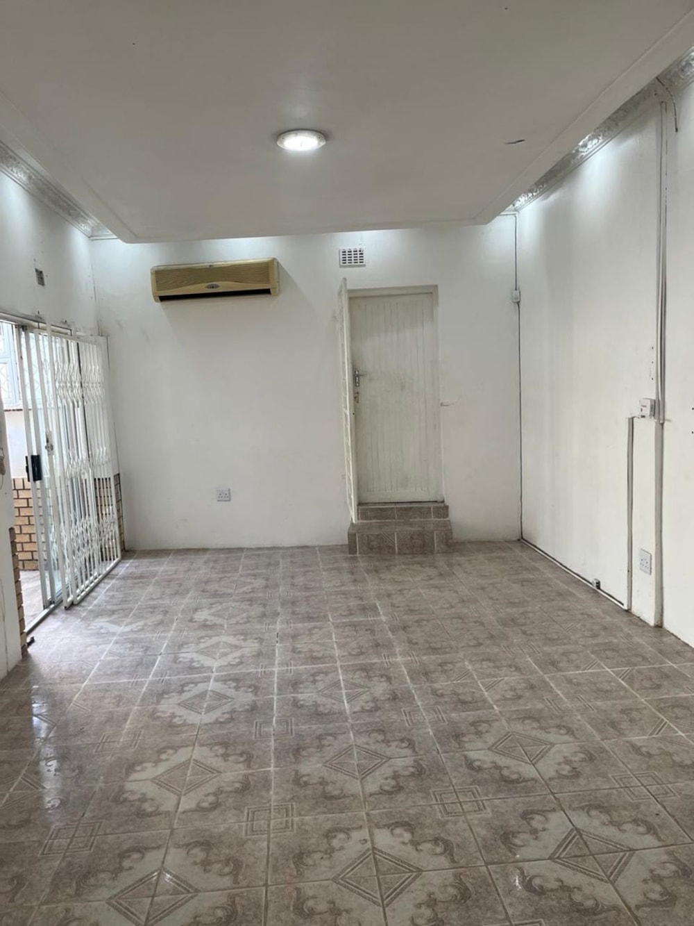 House for sale in Shastri Park - 1ND1727332