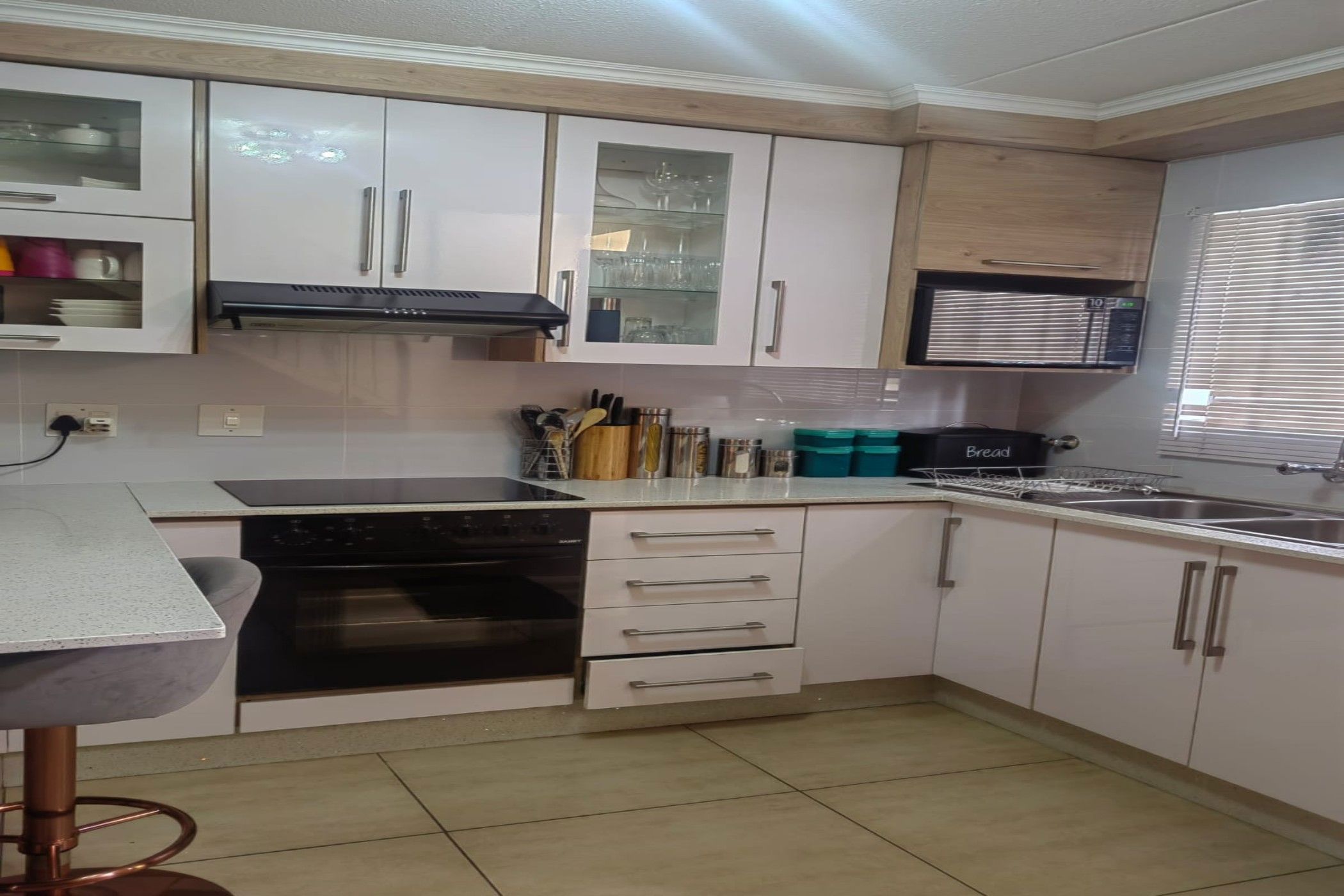 Double-storey apartment to rent in Kempton Park - ENL1727409