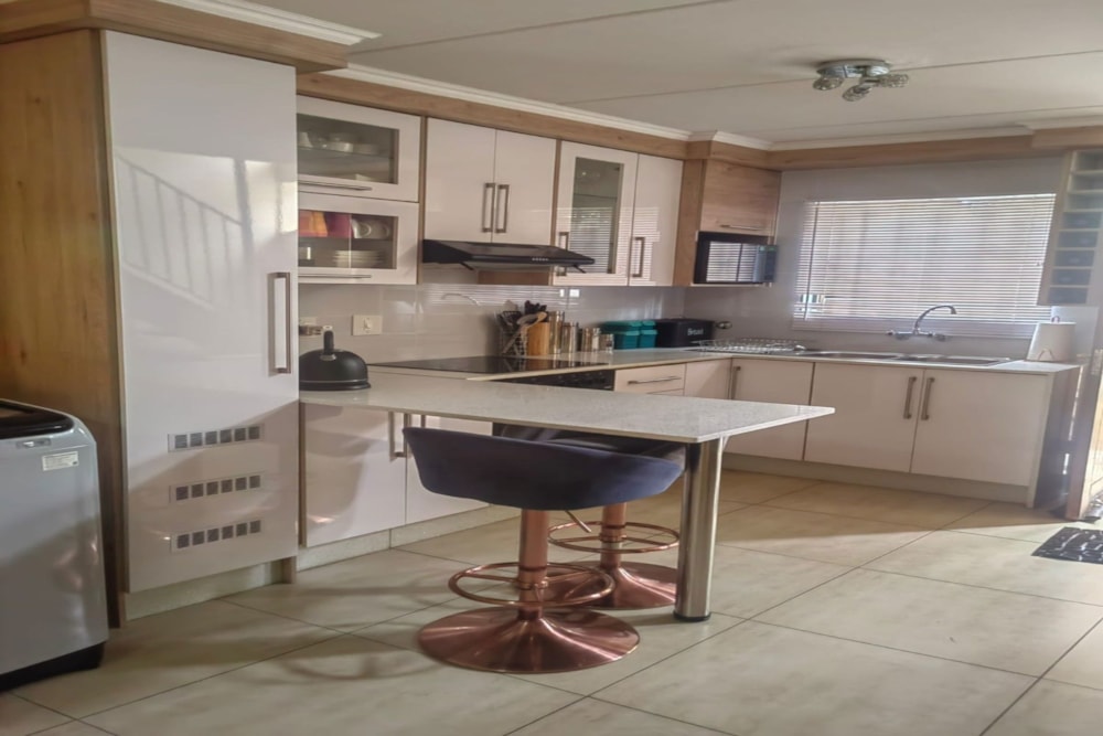 Double-storey apartment to rent in Kempton Park - ENL1727409