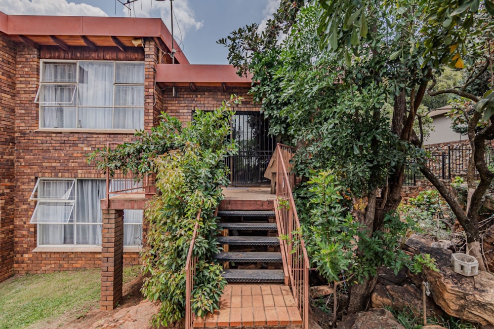 Double-storey house for sale in Murrayfield - PT1728486