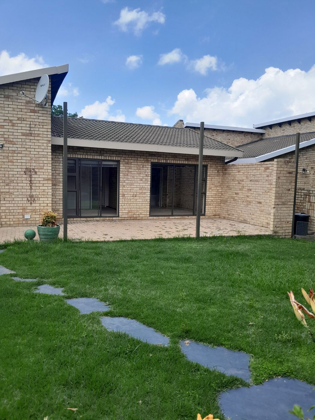 House to rent in La Provence - 1BTH1728014