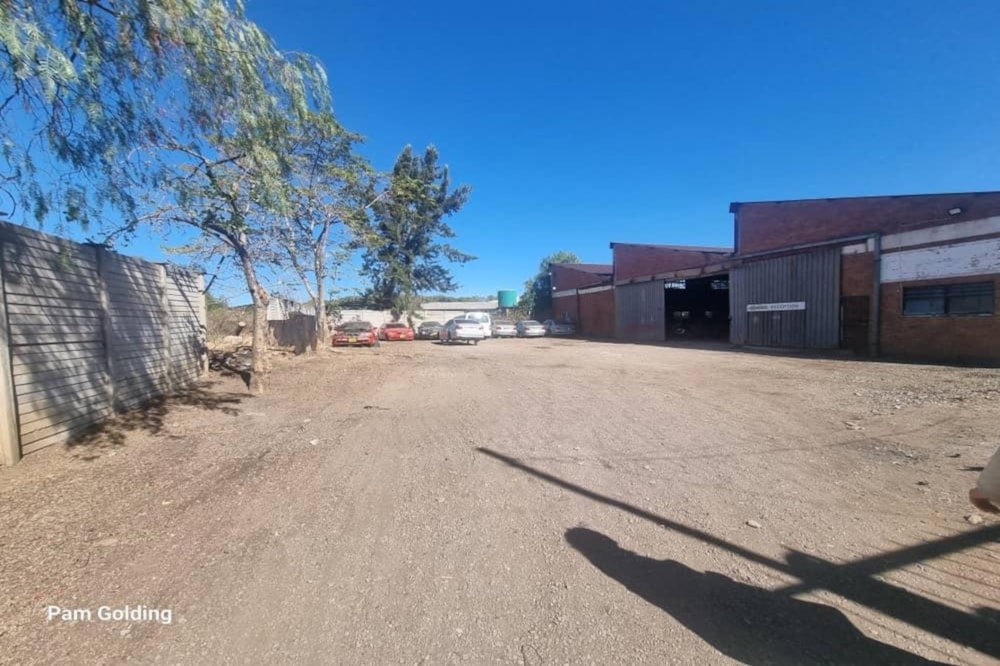 Commercial industrial property for sale in Bulawayo, Zimbabwe - 3ZB1727587