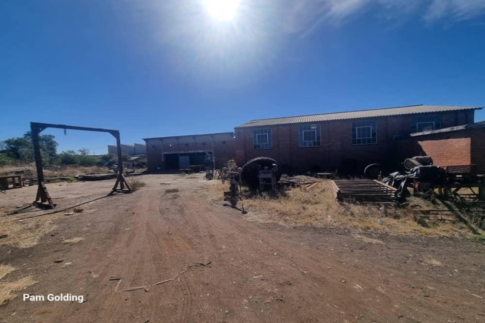 Commercial industrial property for sale in Bulawayo, Zimbabwe - 3ZB1727587