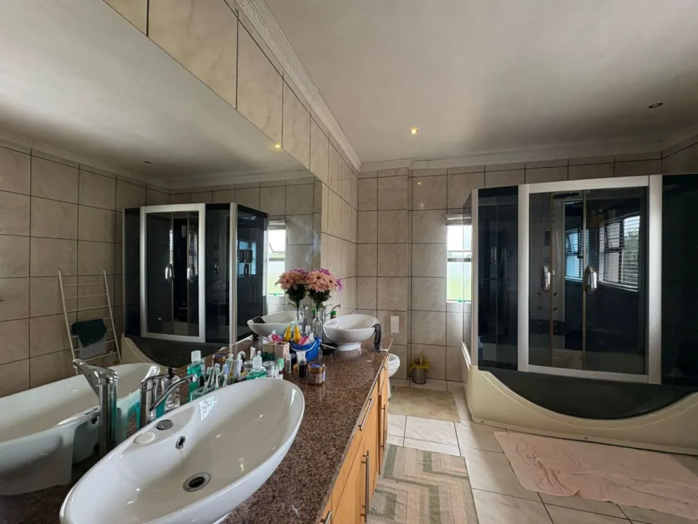Double-storey house for sale in Riverside Estate, Tzaneen - 1TA1727634 Double-storey house for sale in Riverside Estate, Tzaneen - 1TA1727634