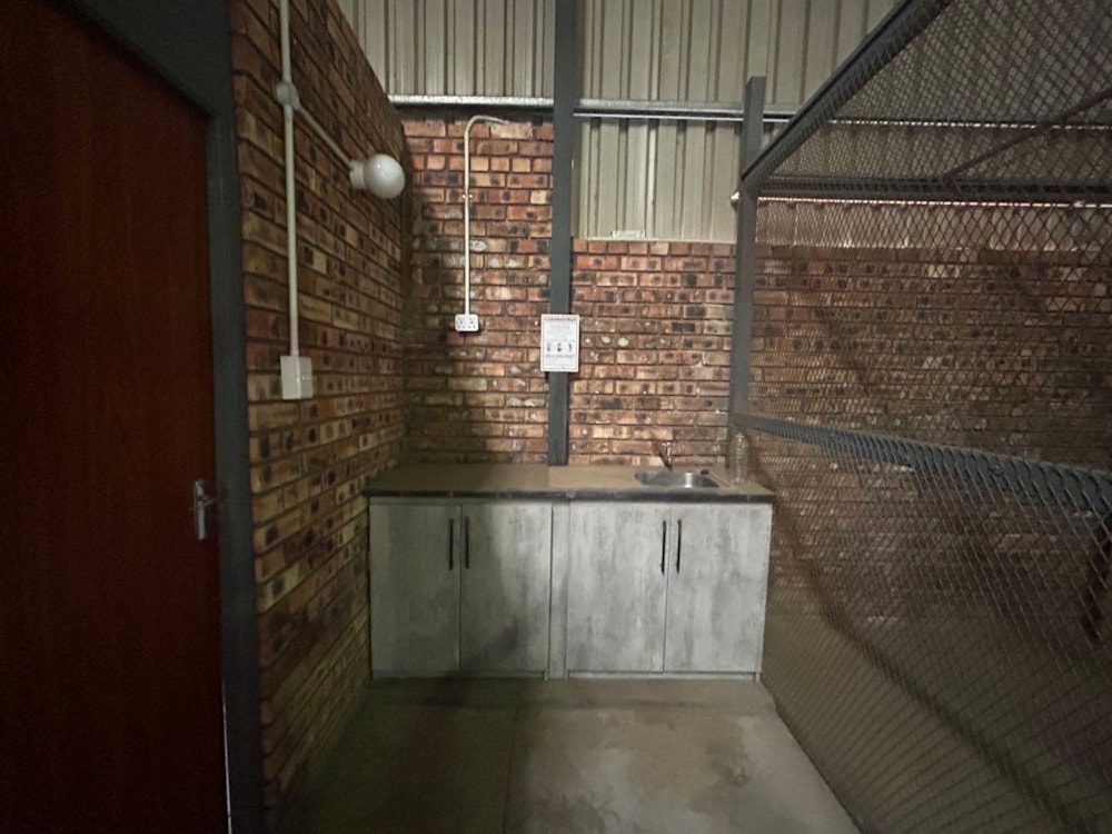 Commercial industrial property to rent in Kimdustria - 1KJ1727675