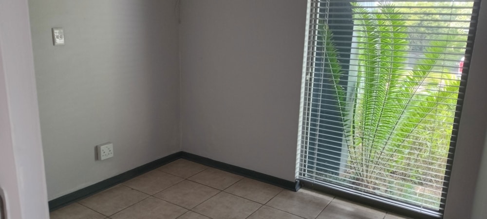 Commercial office to rent in White River Ext 1 - 1WR1727683