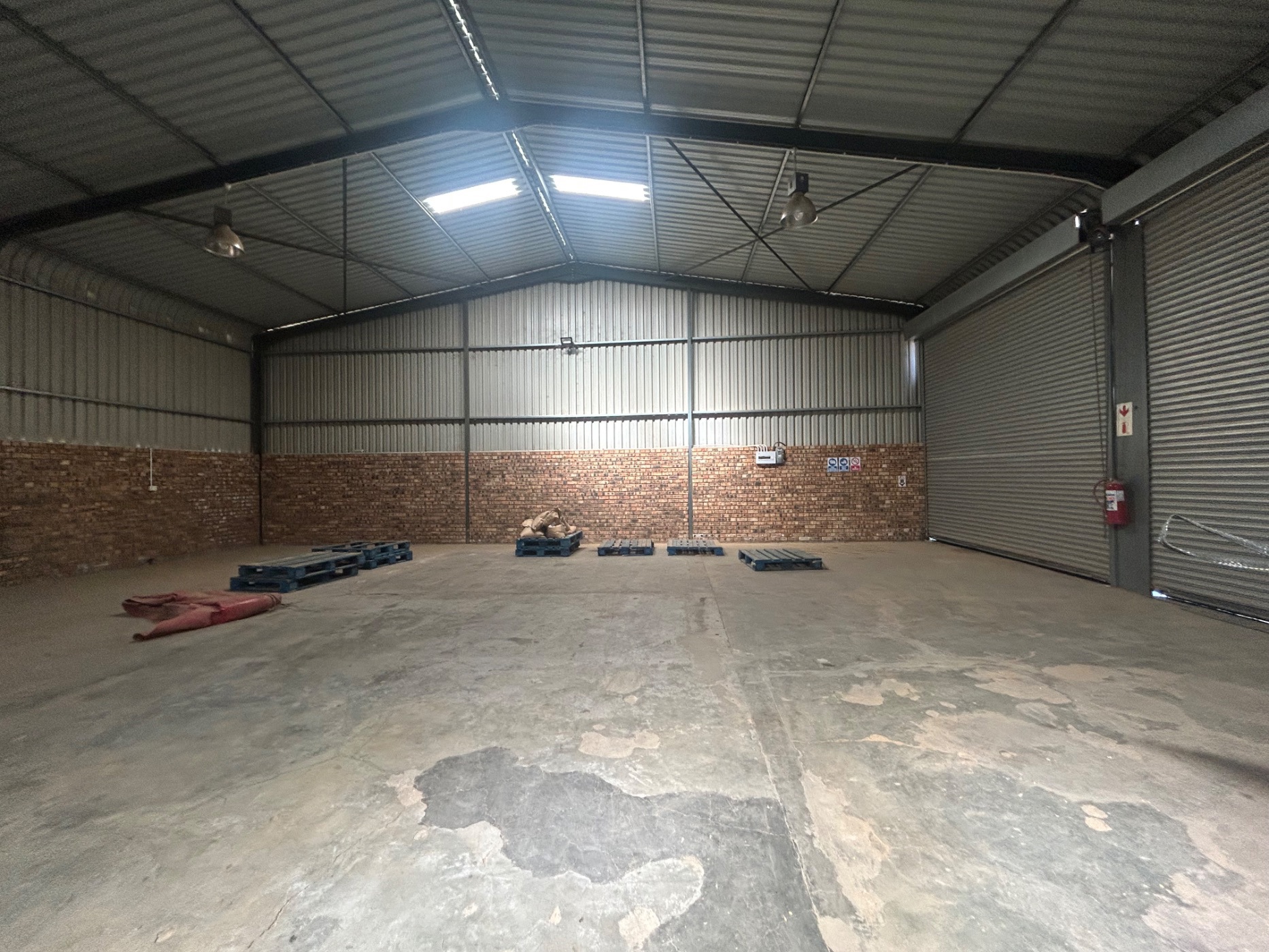 Commercial industrial property to rent in Kimdustria - 1KJ1727679