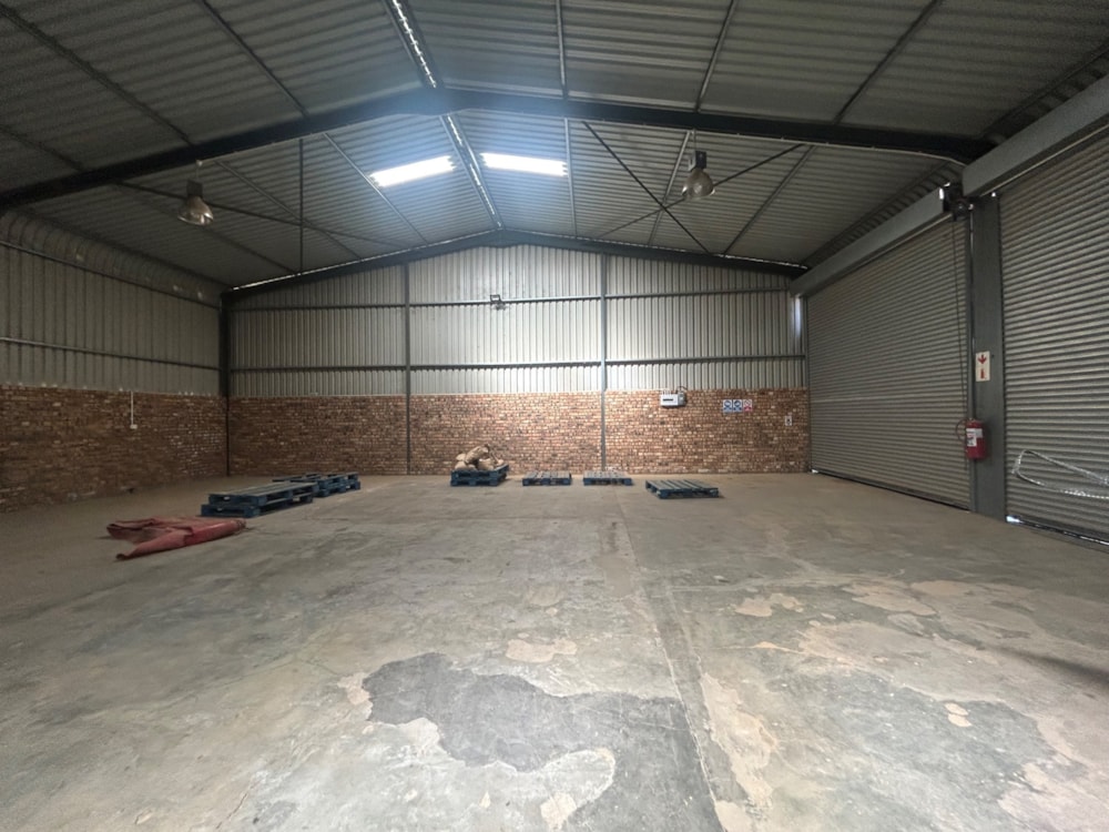 Commercial industrial property to rent in Kimdustria - 1KJ1727679