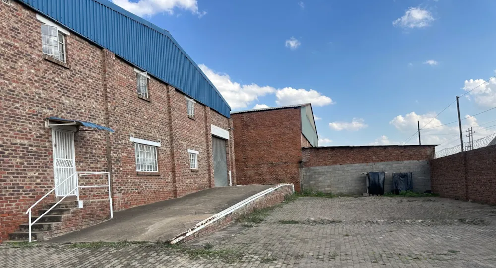 Commercial industrial property let in Southerton, Zimbabwe - 3ZB1727722 Commercial industrial property let in Southerton, Zimbabwe - 3ZB1727722