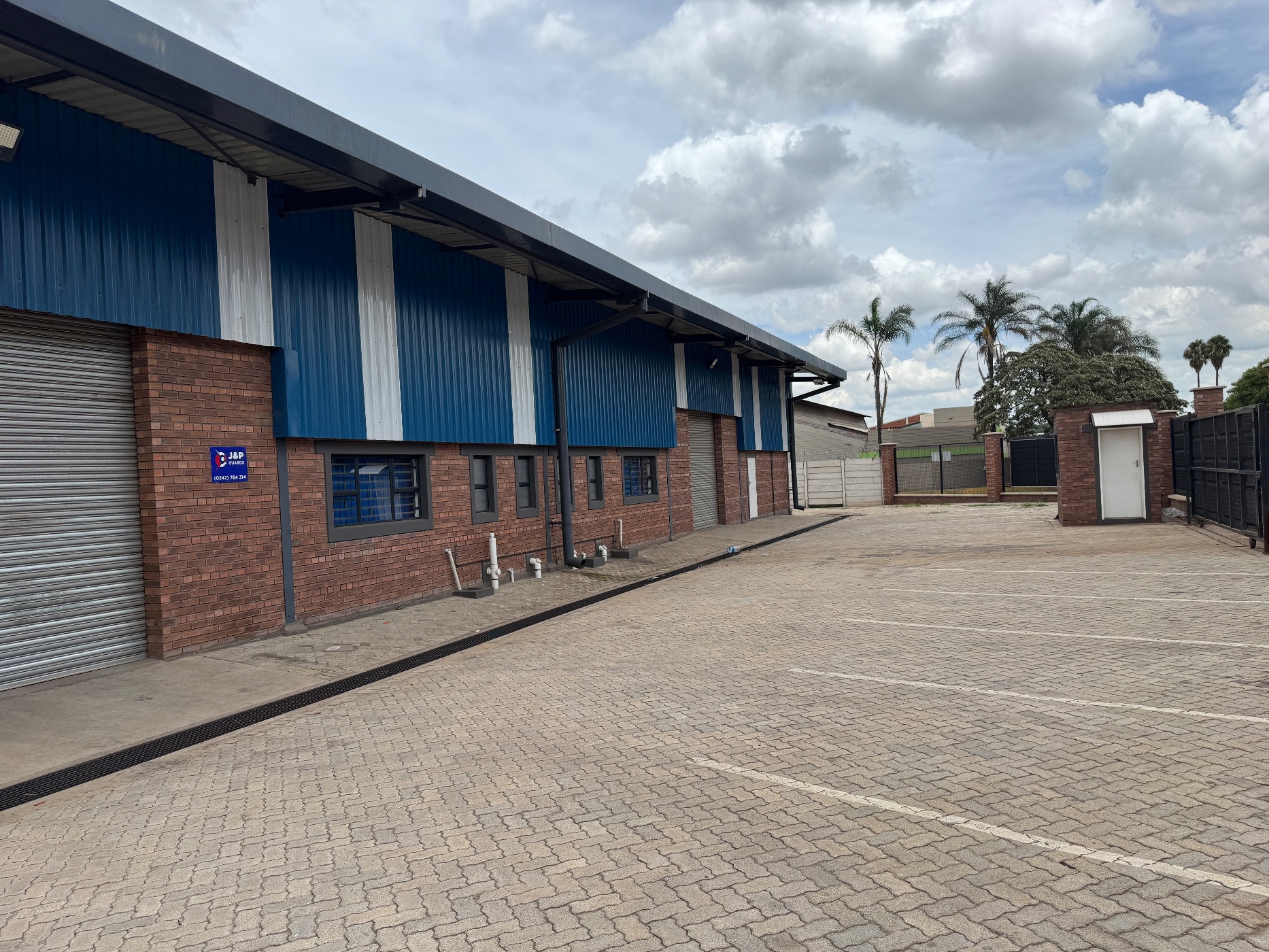 Commercial industrial property to rent in Southerton, Zimbabwe - 3ZB1727734