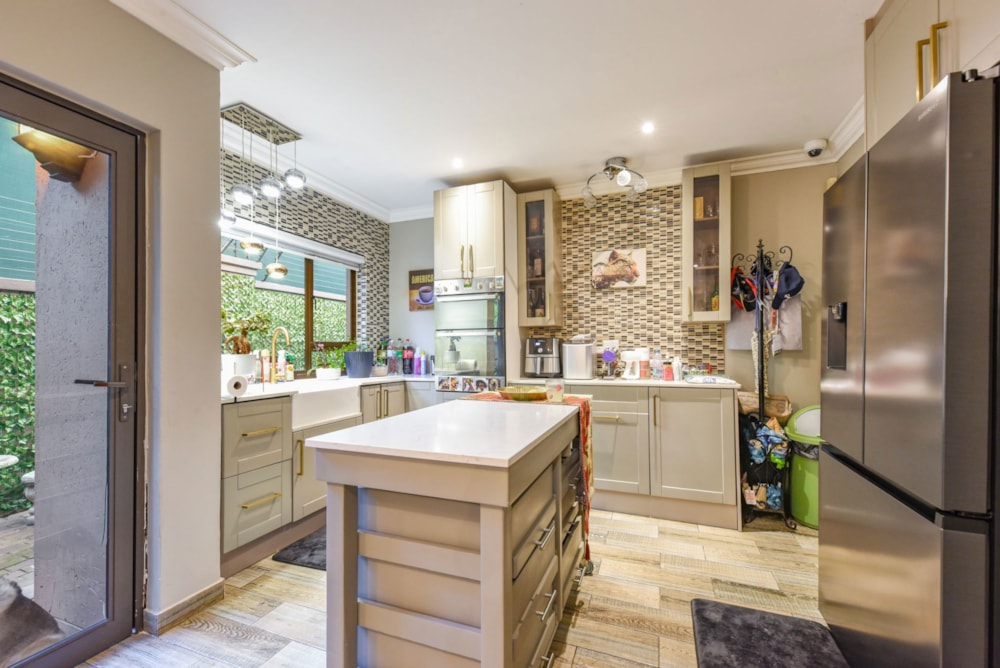 Double-storey cluster to rent in Edenburg, Rivonia - JBL1727742 Double-storey cluster to rent in Edenburg, Rivonia - JBL1727742