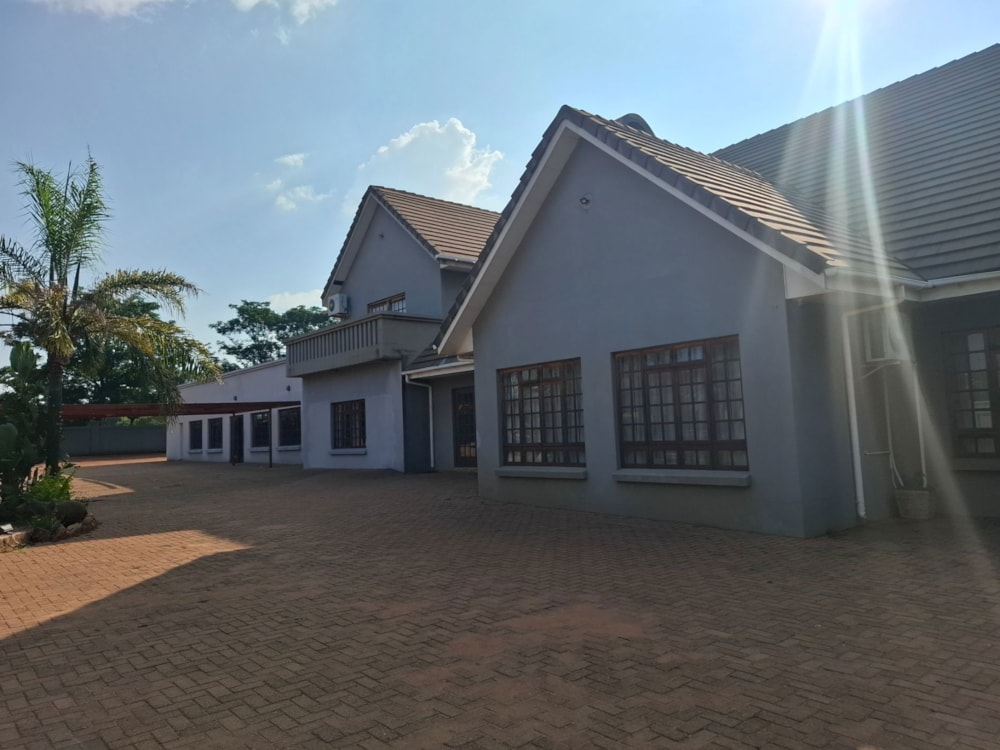 Commercial Building for sale in Lobatse, Botswana - 3BO1728233 Commercial Building for sale in Lobatse, Botswana - 3BO1728233