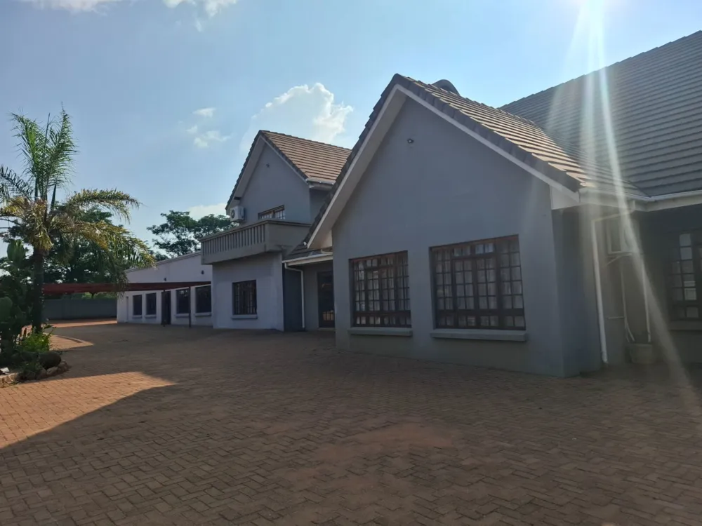 Commercial Building for sale in Lobatse, Botswana - 3BO1728233 Commercial Building for sale in Lobatse, Botswana - 3BO1728233