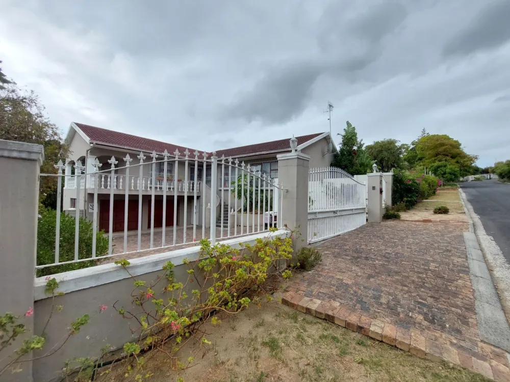 House let in Die Wingerd, Somerset West - SWL1727906 House let in Die Wingerd, Somerset West - SWL1727906