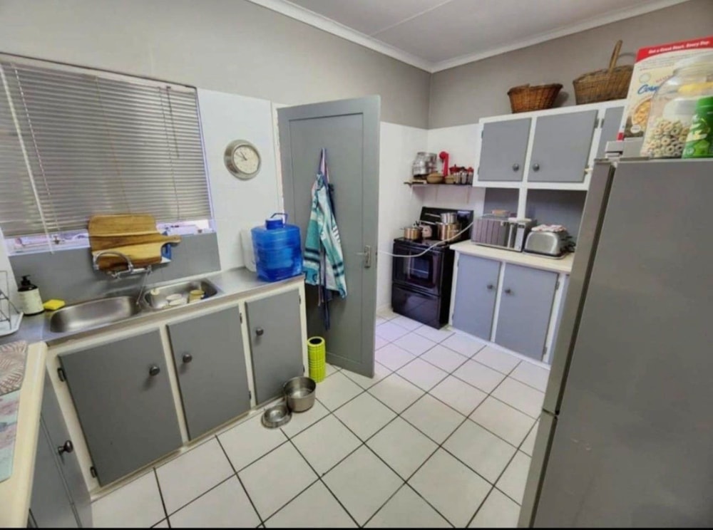 Townhouse for sale in Rhodesdene - 1KJ1727995