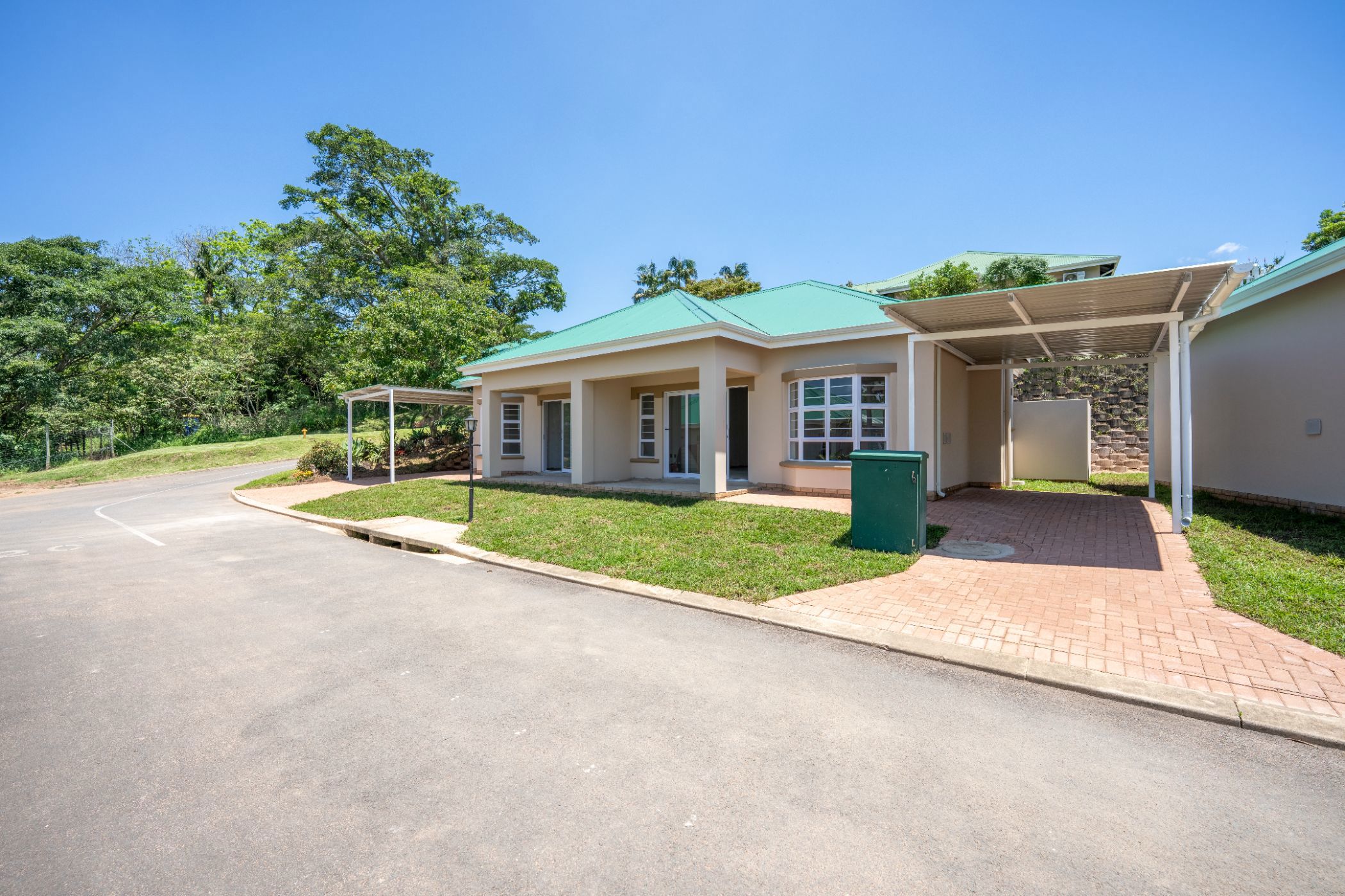 Townhouse for sale in Assagay - 1KF1728000