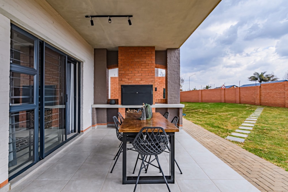 Security estate home for sale in Rietvalleirand - CN1728182