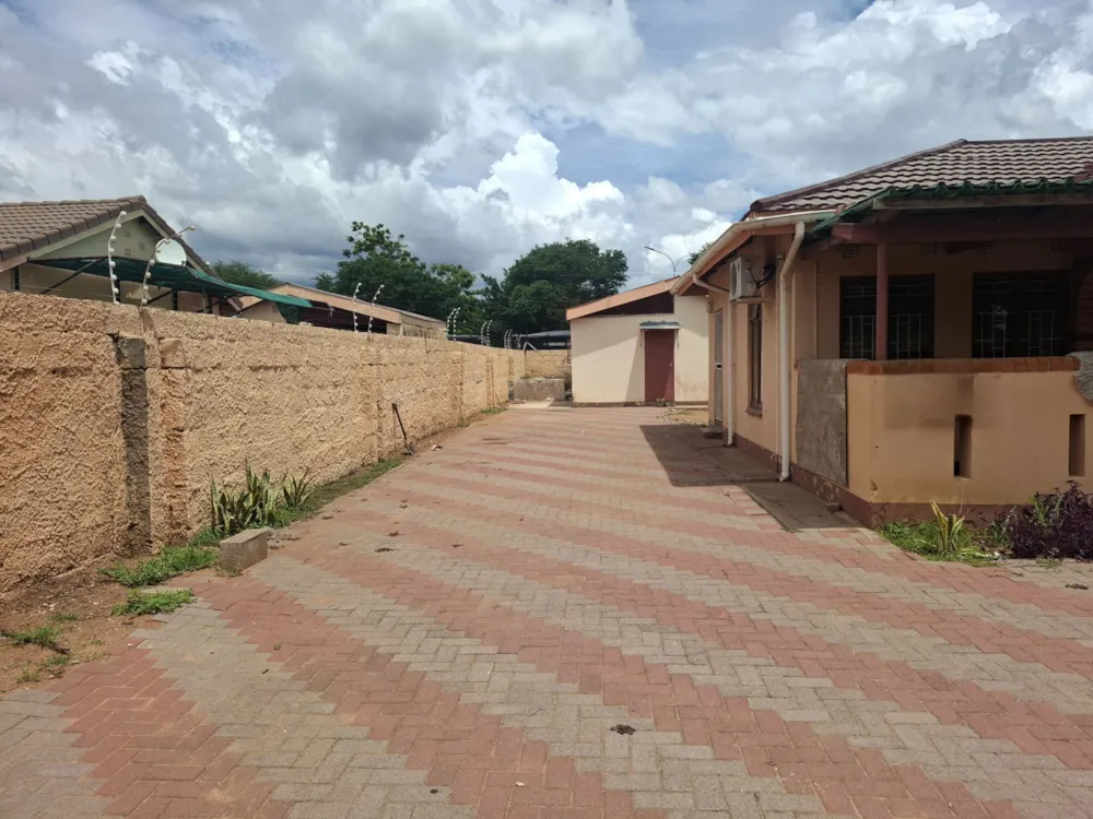 House for sale in Block 3, Botswana - 3BO1728081 House for sale in Block 3, Botswana - 3BO1728081