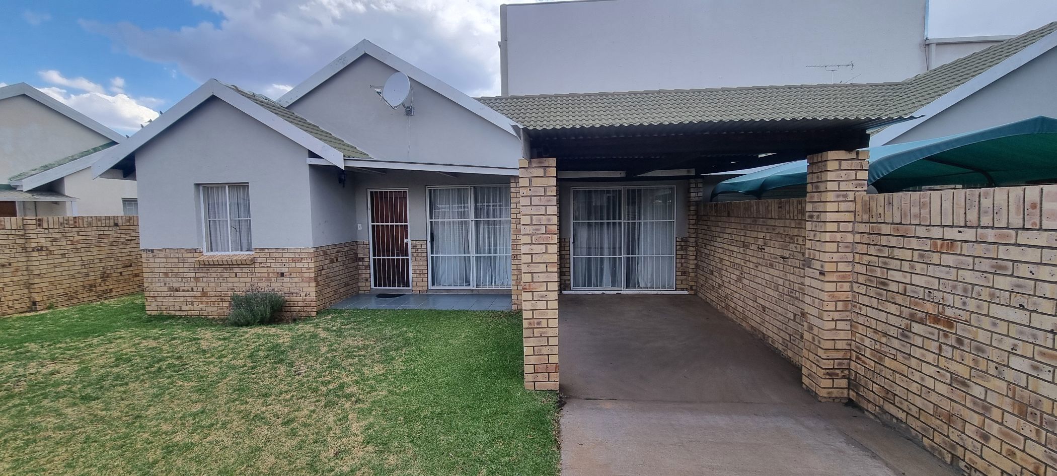 Townhouse for sale in Roylglen - 1KJ1728222