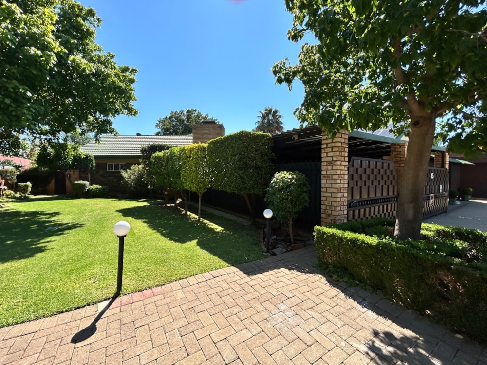 House for sale in Hillcrest, Kimberley - 1KJ1728273