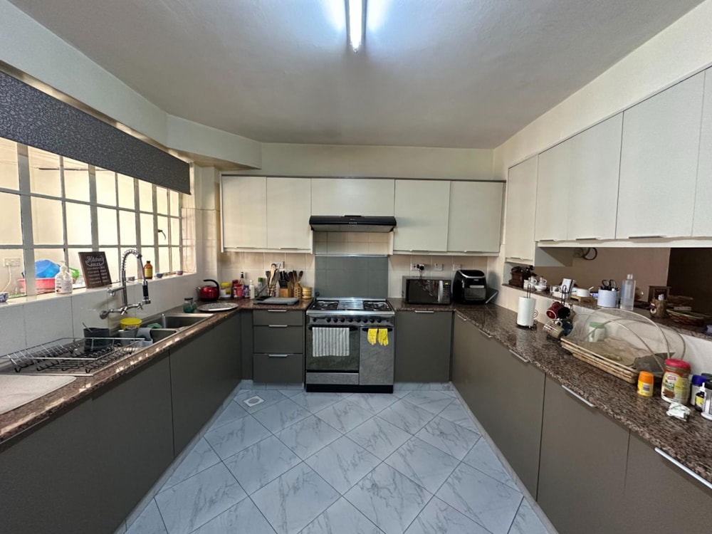 Apartment to rent in Kilimani, Kenya - 3KE1728622