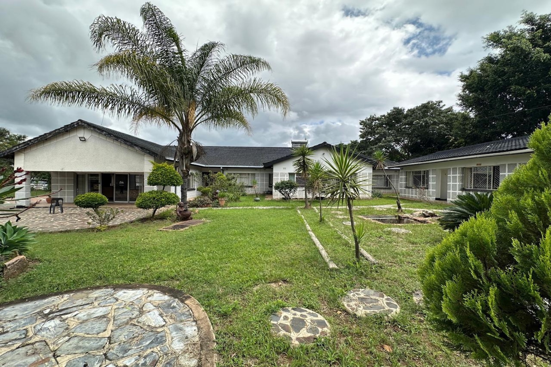 Bed & breakfast for sale in Burnside, Bulawayo, Zimbabwe - 3ZB1728483